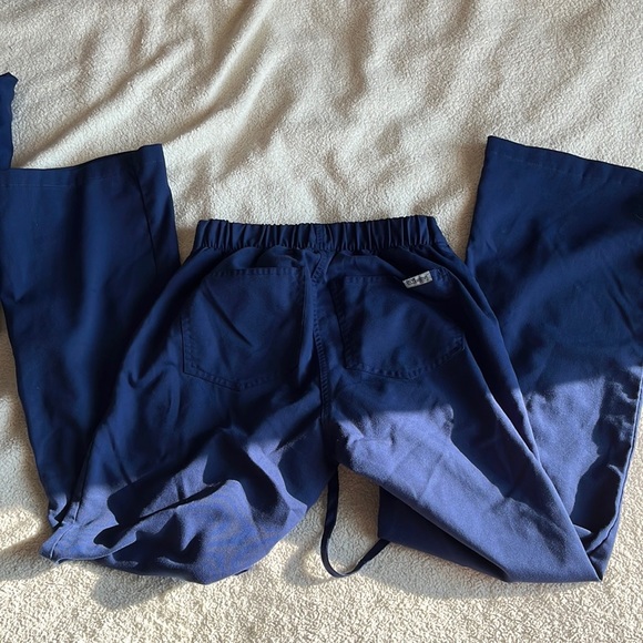 EUC 3 PIECE SCRUB SET GREYS ANATOMY navy blue set size XS - Picture 7 of 9